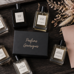 parfums generiques flacons minimalistes plateau
