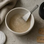 Combien de temps laisser un gommage sur le visage : minuteur et règles de sécurité en salle de bain