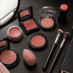 comment mettre du blush blushs pinceaux miroir