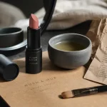 Rouge à lèvres bio que choisir : composition sans risque, gros plan INCI