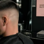 Dégradé militaire high fade net en salon de coiffure